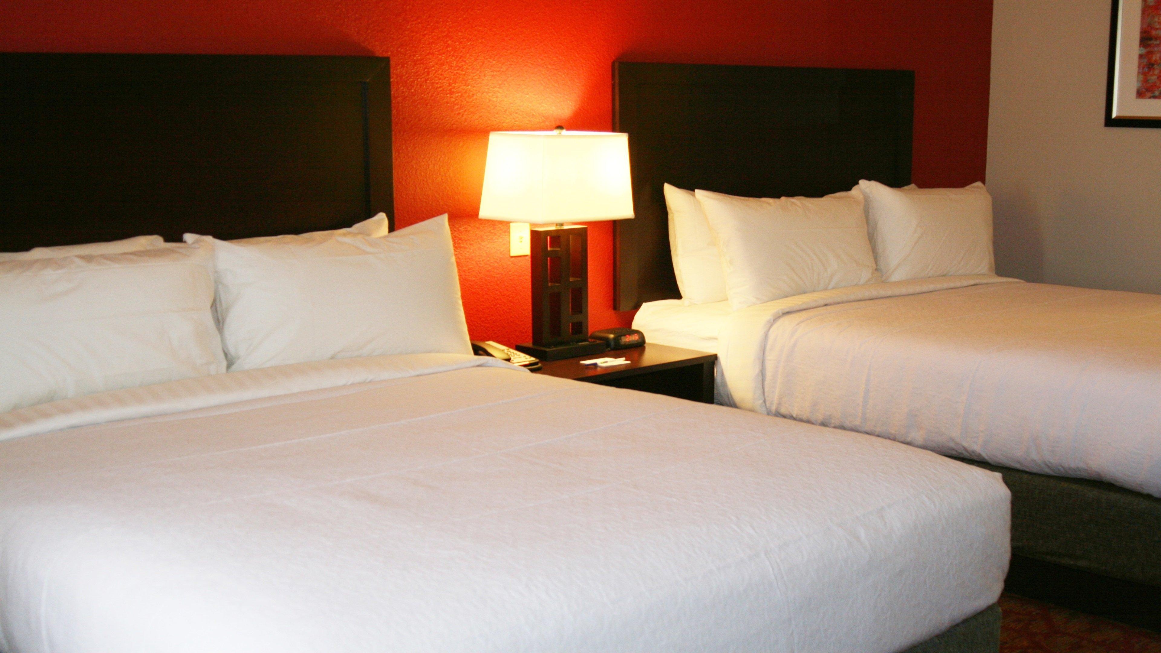 Holiday Inn Guin By Ihg Twin Exterior photo
