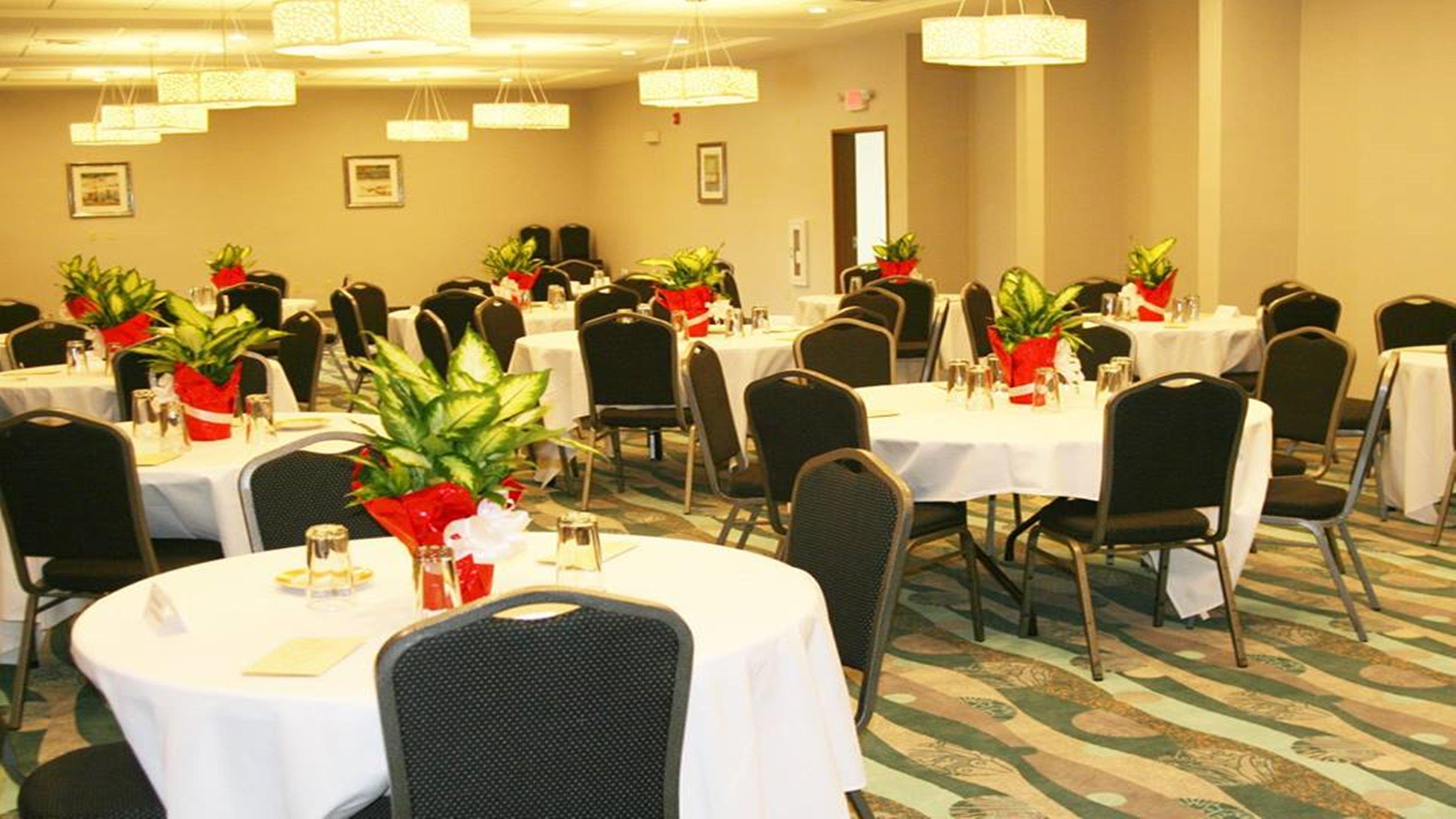 Holiday Inn Guin By Ihg Twin Exterior photo