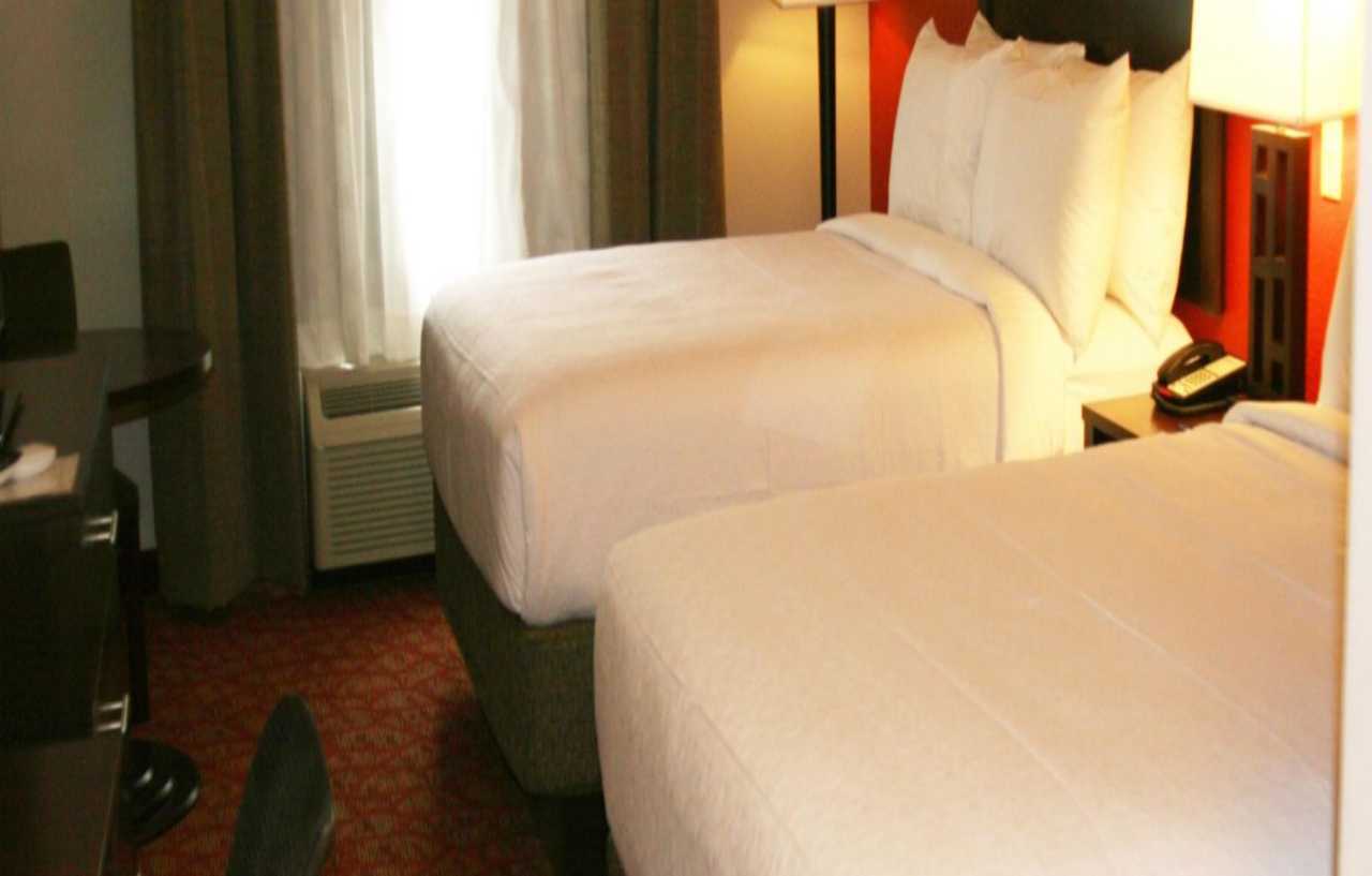 Holiday Inn Guin By Ihg Twin Exterior photo
