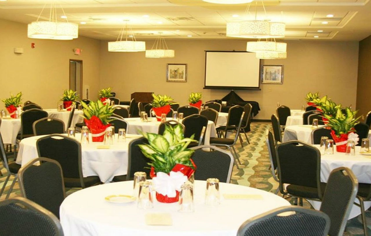 Holiday Inn Guin By Ihg Twin Exterior photo